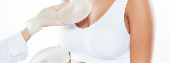 Silicone tem que trocar? Entenda quanto tempo dura o implante mamário